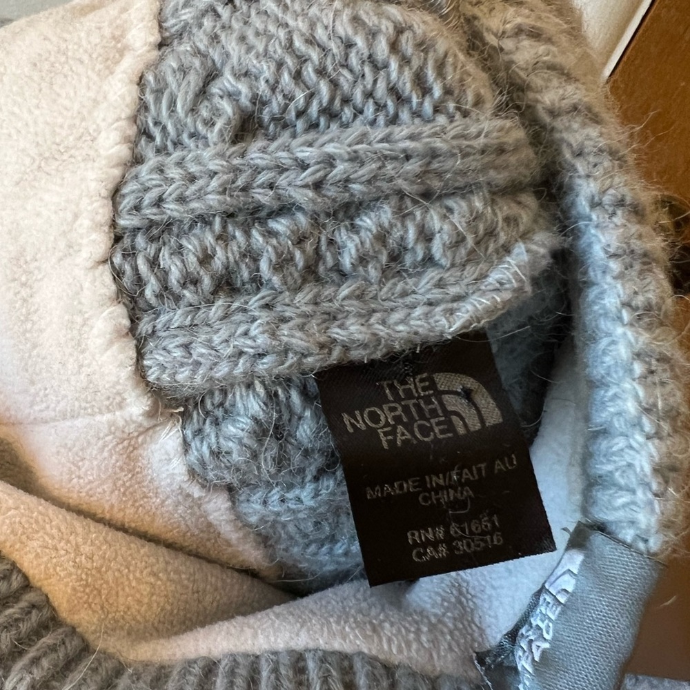 THE NORTH FACE. Fleece lined, grey, knit hat. - Picture 2 of 3